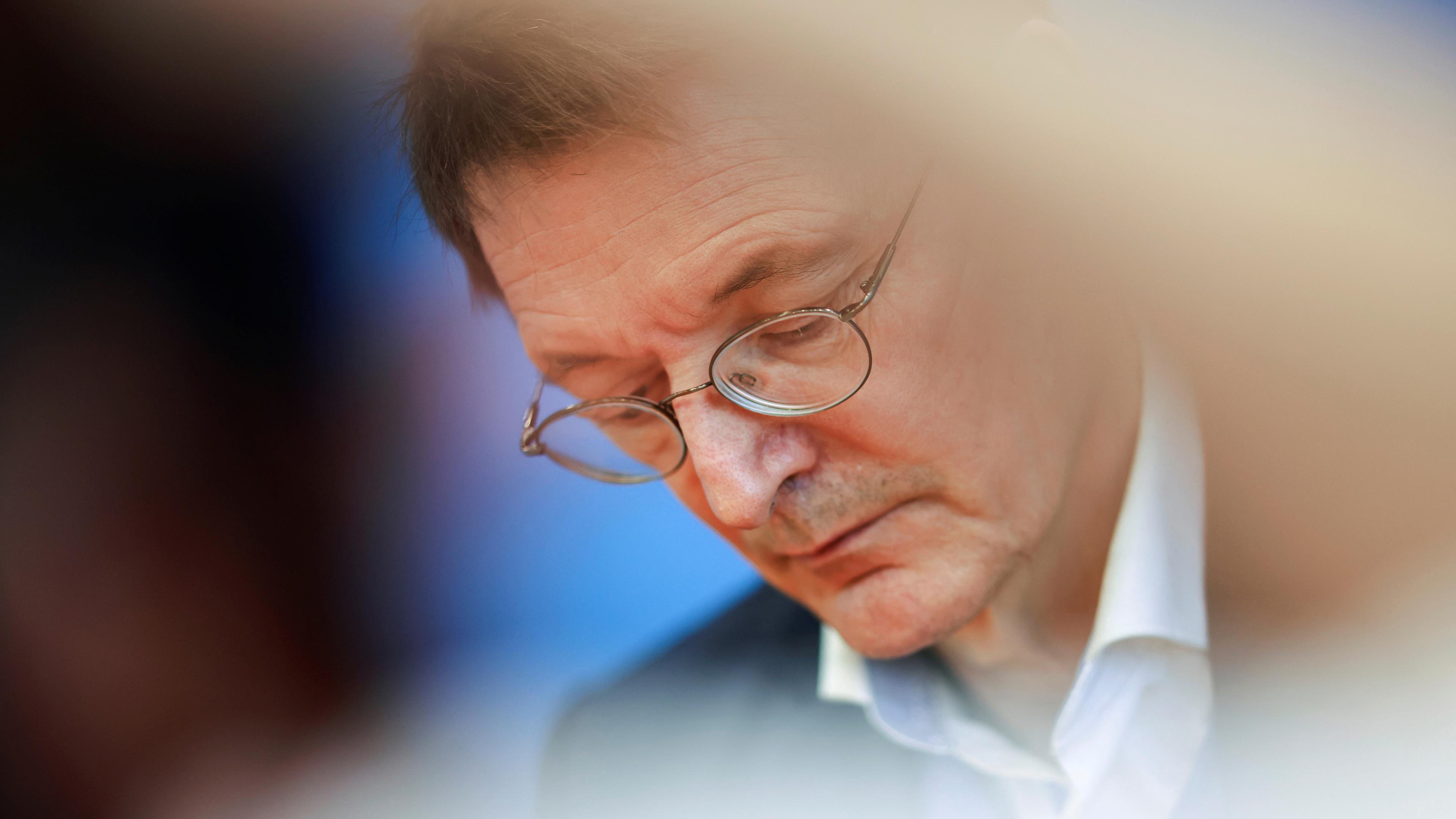 Gesundheitsminister Karl Lauterbach während einer Pressekonferenz am 8. April. 