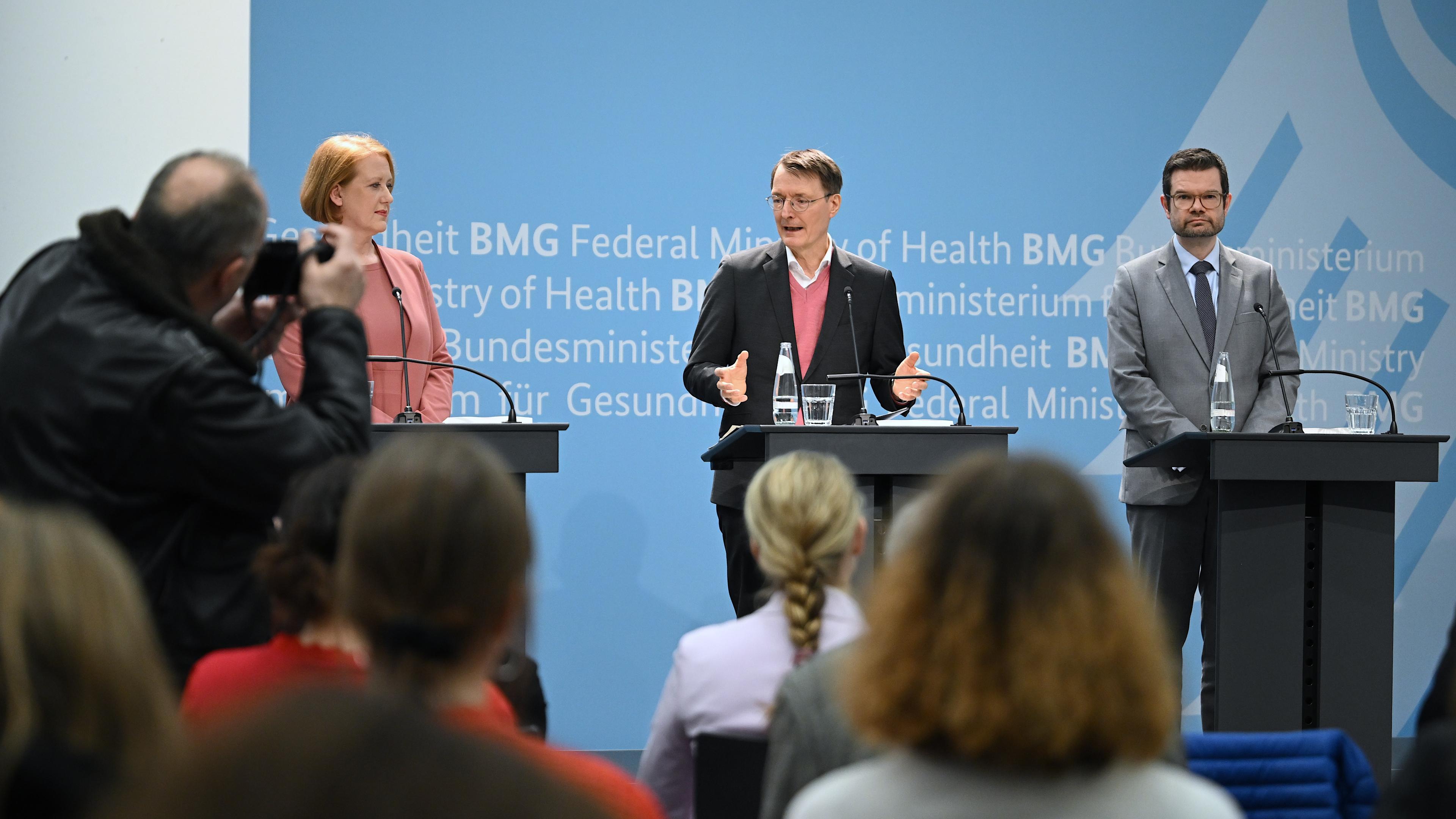 Lauterbach (SPD), Bundesminister für Gesundheit, und Marco Buschmann (FDP), Bundesminister der Justiz