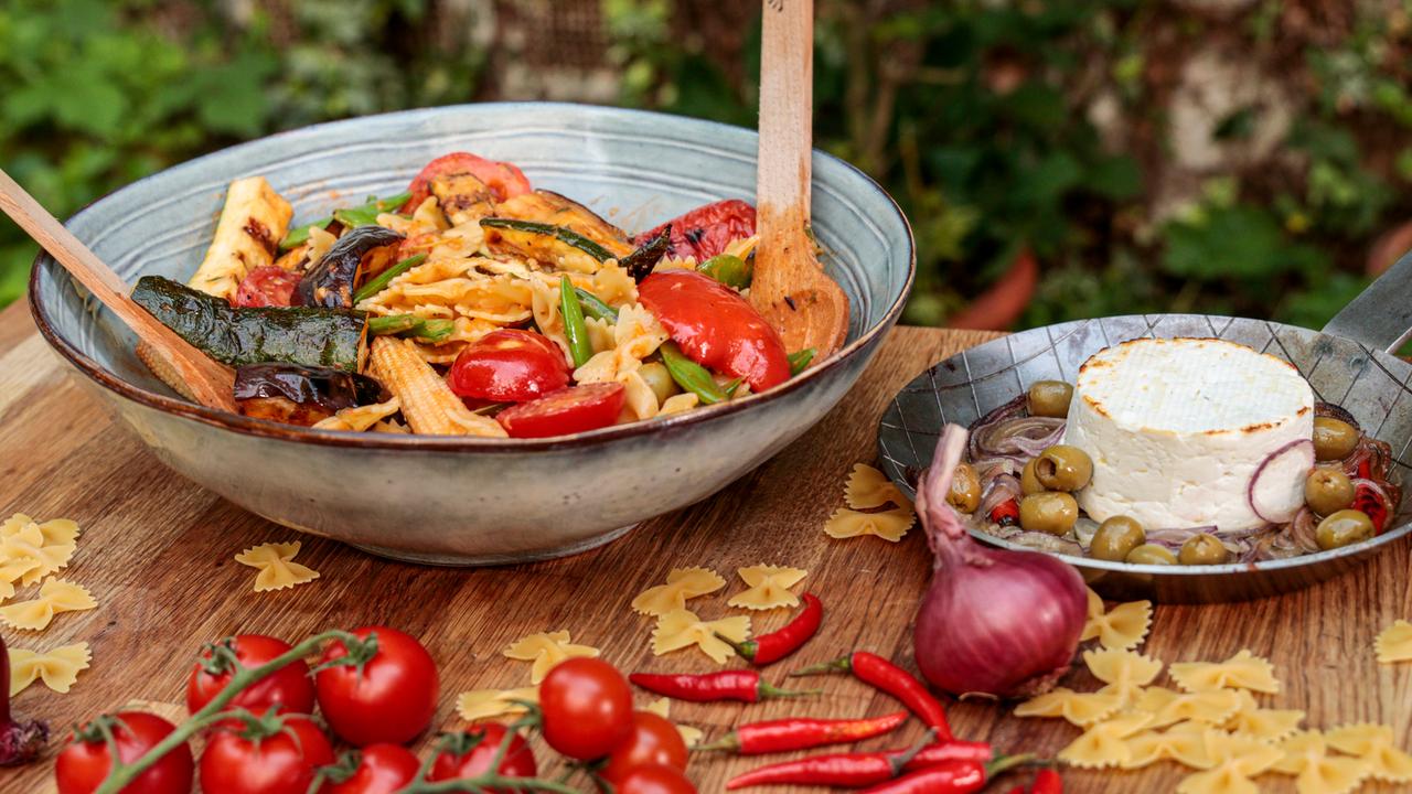 lauwarmer-nudelsalat-mit-grillgemuese-100~1280x720