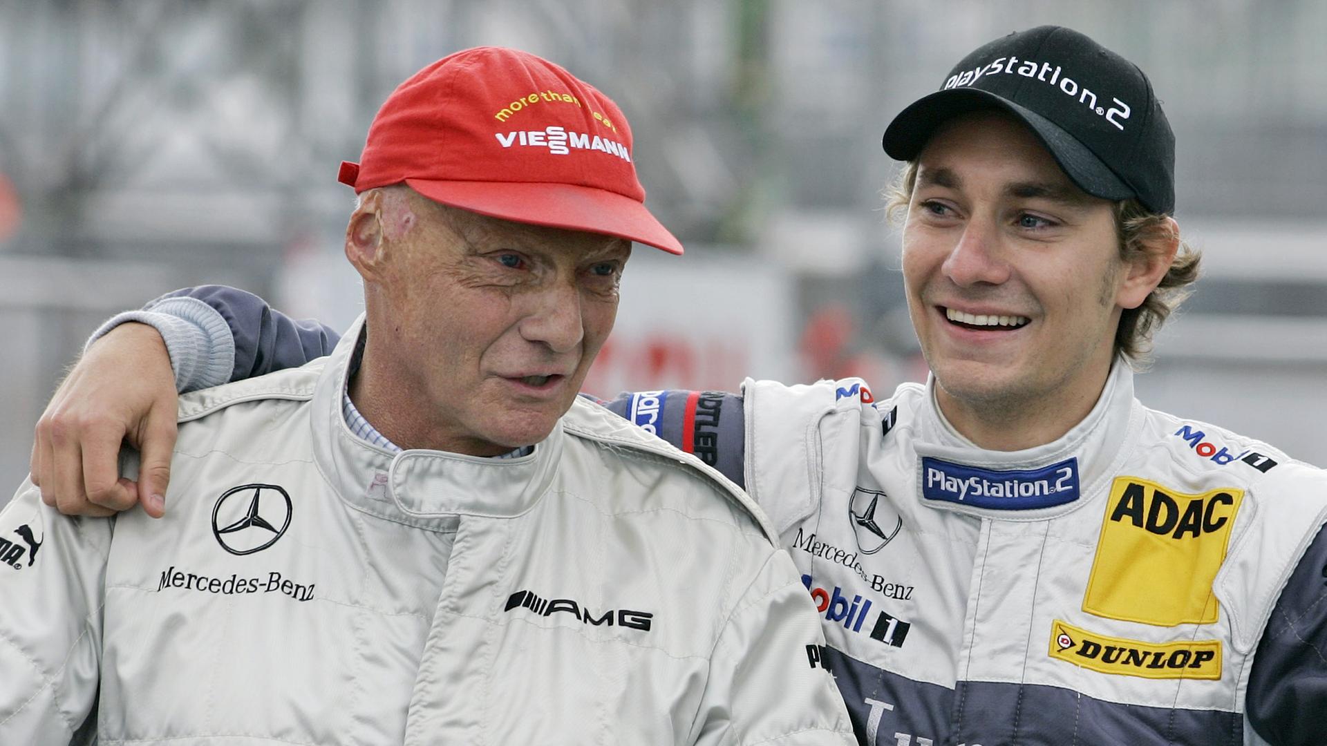 Niki Lauda (l.) im Jahr 2006 mit Sohn Mathias auf dem Hockenheimring