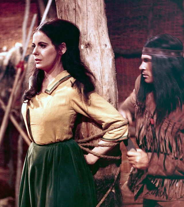 Mabel (Juliette Villard), die Tochter von Major Dunham, ist durch eine List aus dem Fort ihres Vaters als Geisel ins Indianerlager entführt worden.