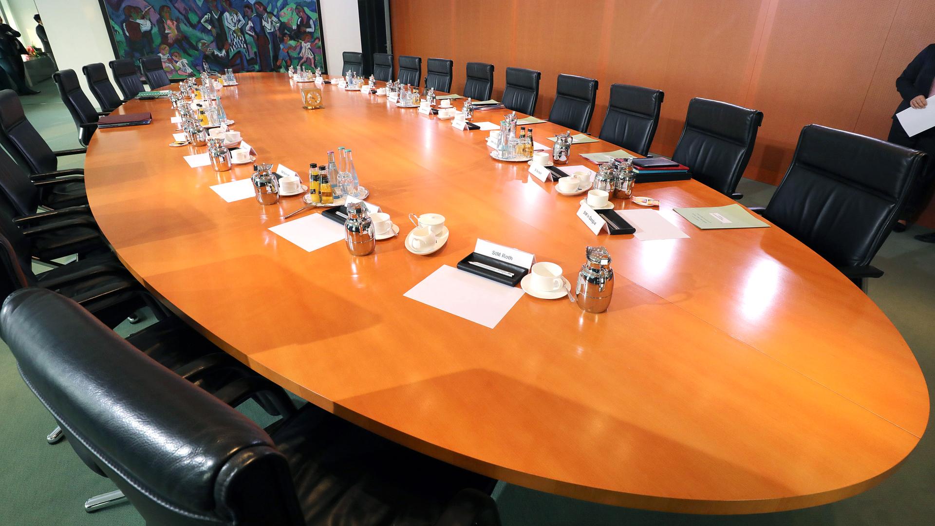 Archiv: Leerer Kabinettstisch, aufgenommen am am 18.10.2017