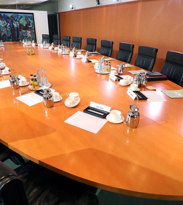 Archiv: Leerer Kabinettstisch, aufgenommen am am 18.10.2017