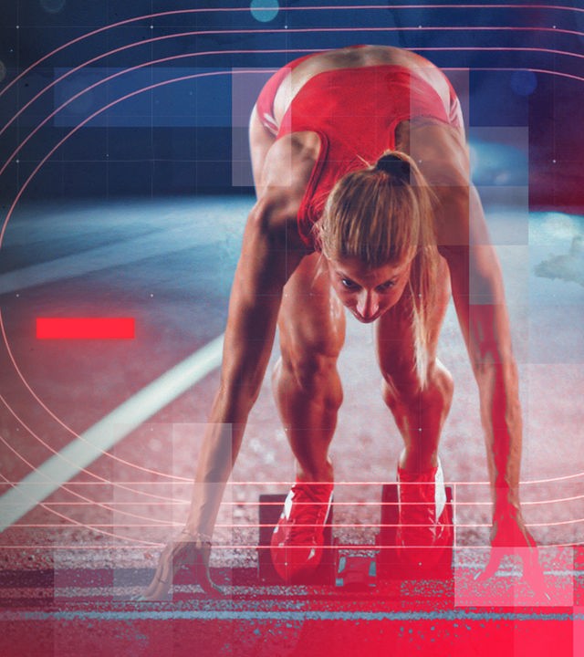 Sprinterin aus der unteren Perspektive beim Start auf Laufbahn