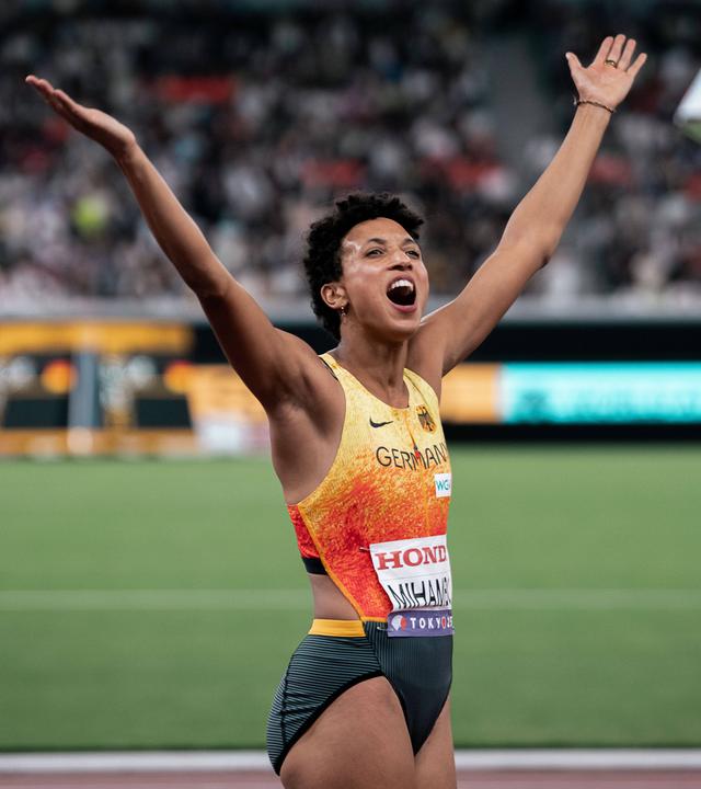Malaika Mihambo gewinnt die Silbermedaille bei der Leichtathletik-WM in Tokio.