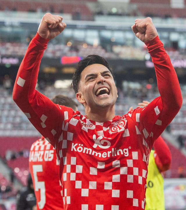 Mainz' Nadiem Amiri jubelt nach dem Spiel gegen Leipzig am 01.03.2025.