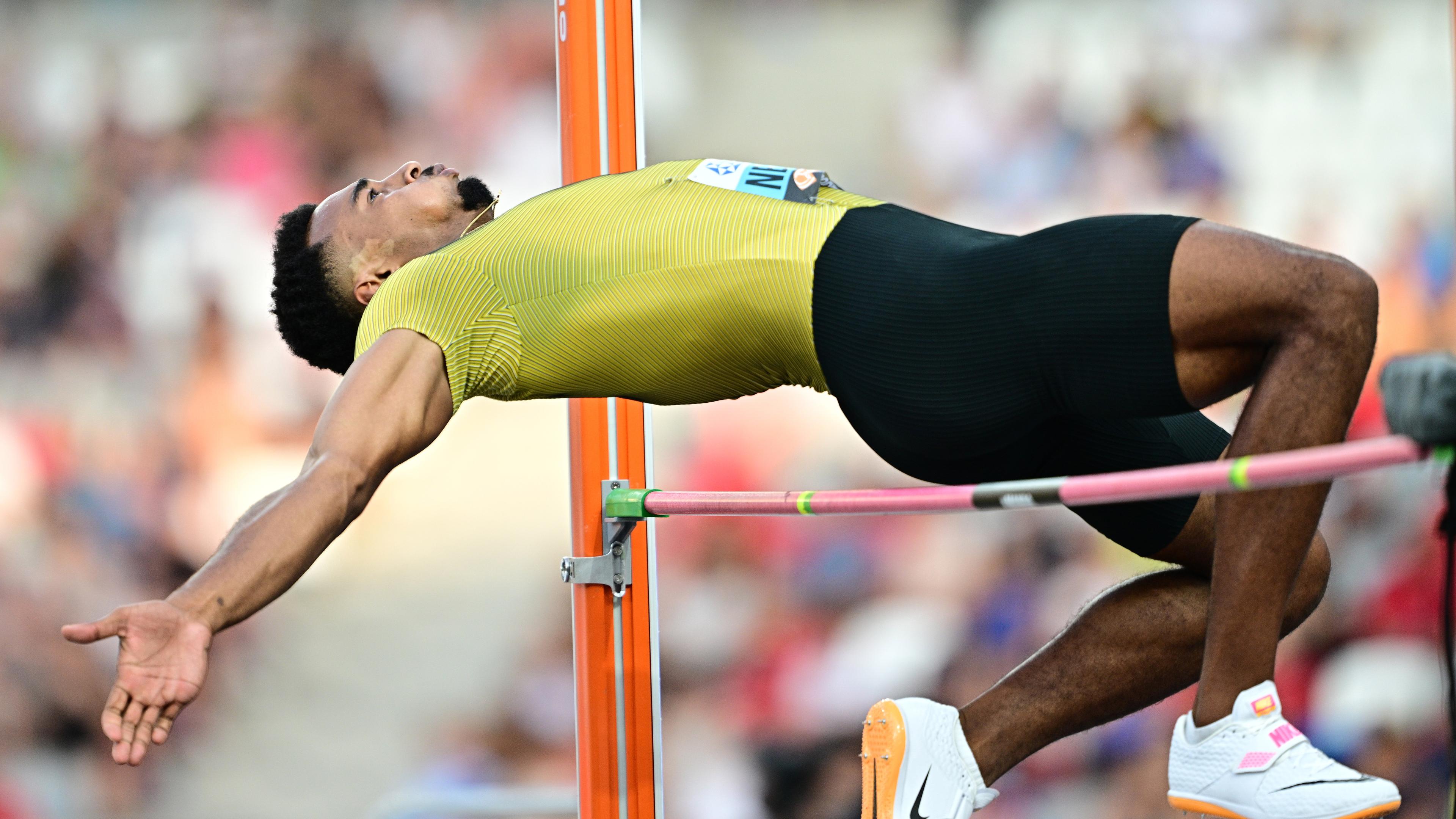 Leo Neugebauer beim Hochsprung.