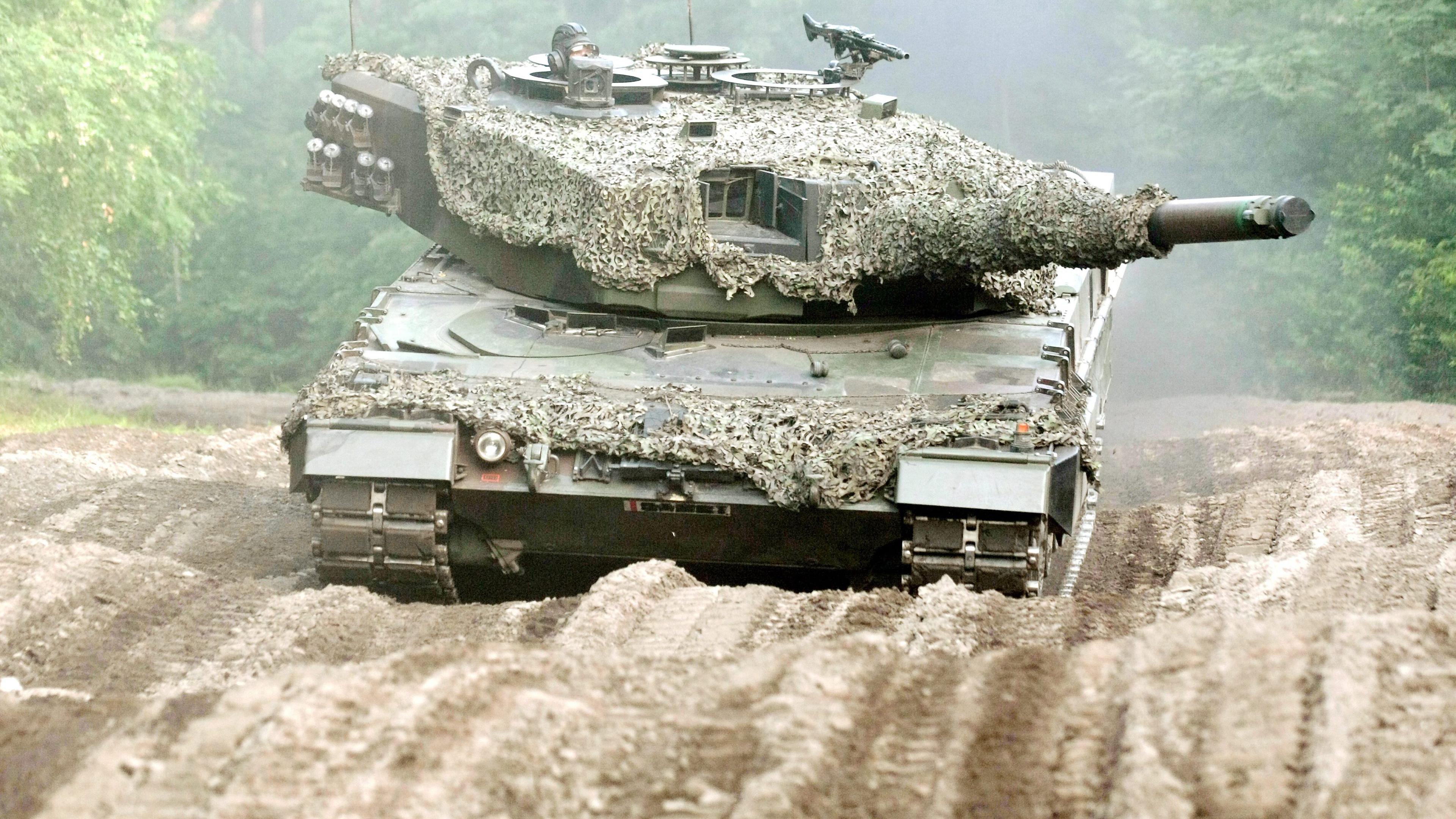 Polen, Swietoszow: Ein Leopard 2A4 Panzer der polnischen 10. Panzerkavalleriebrigade aus Swietoszow. Arcivbild