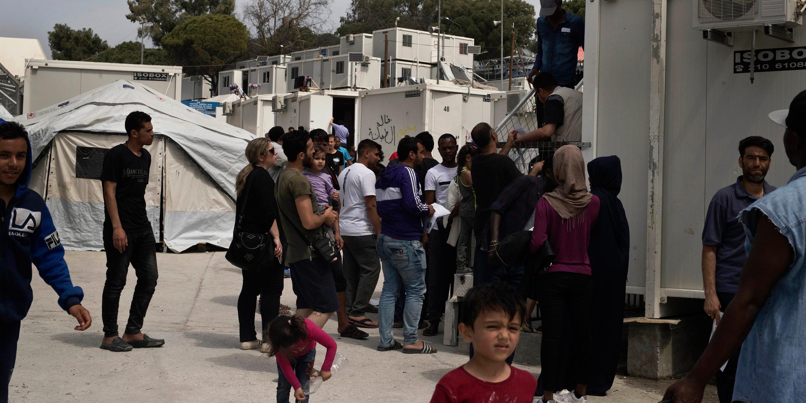 Archiv: Flüchtlinge in einem Lager am 04.05.2018 auf Lesbos