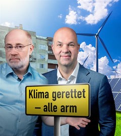 Zwei Männer mit Schild: Klima gerettet – alle arm