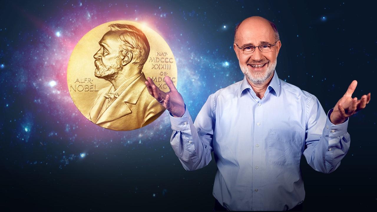 Harald Lesch steht neben der Nobelpreis Medaille 