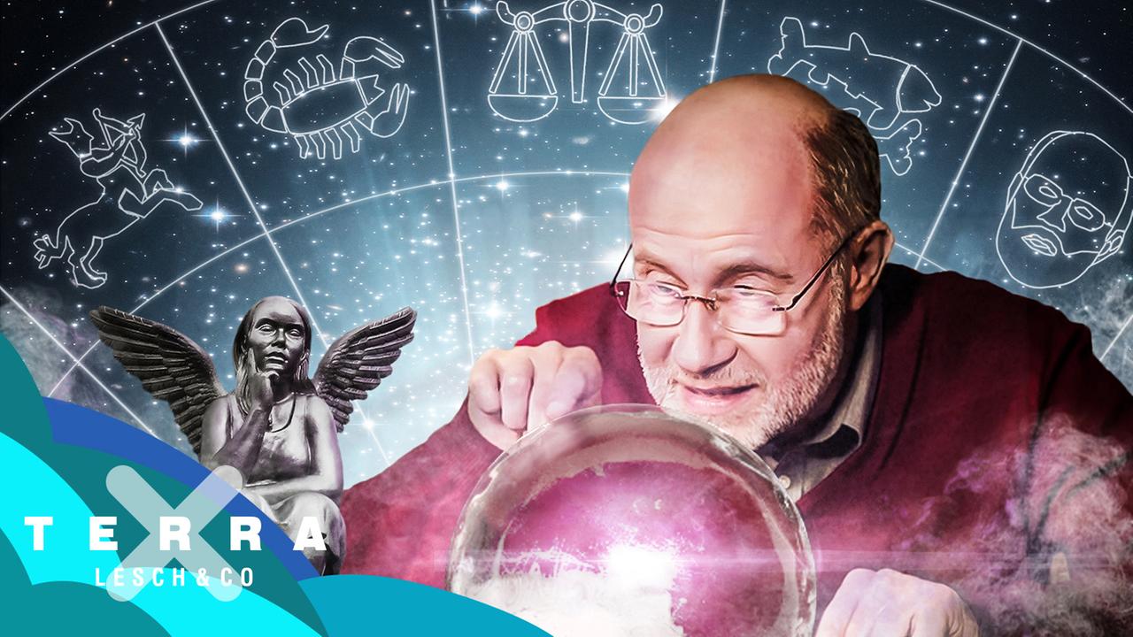 Harald Lesch vor einer Glaskugel