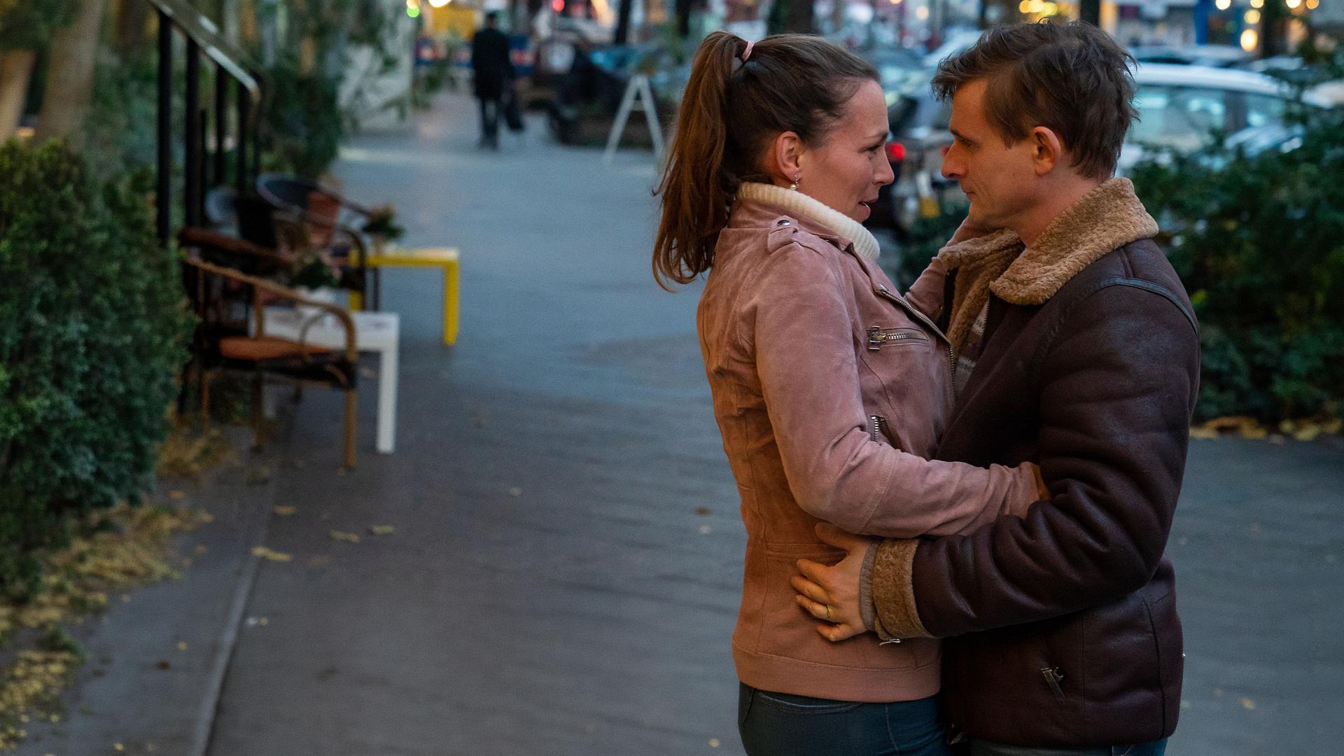 Julia Fischer (Franziska Wulf) und Konstantin Haefen (Florian Lukas)