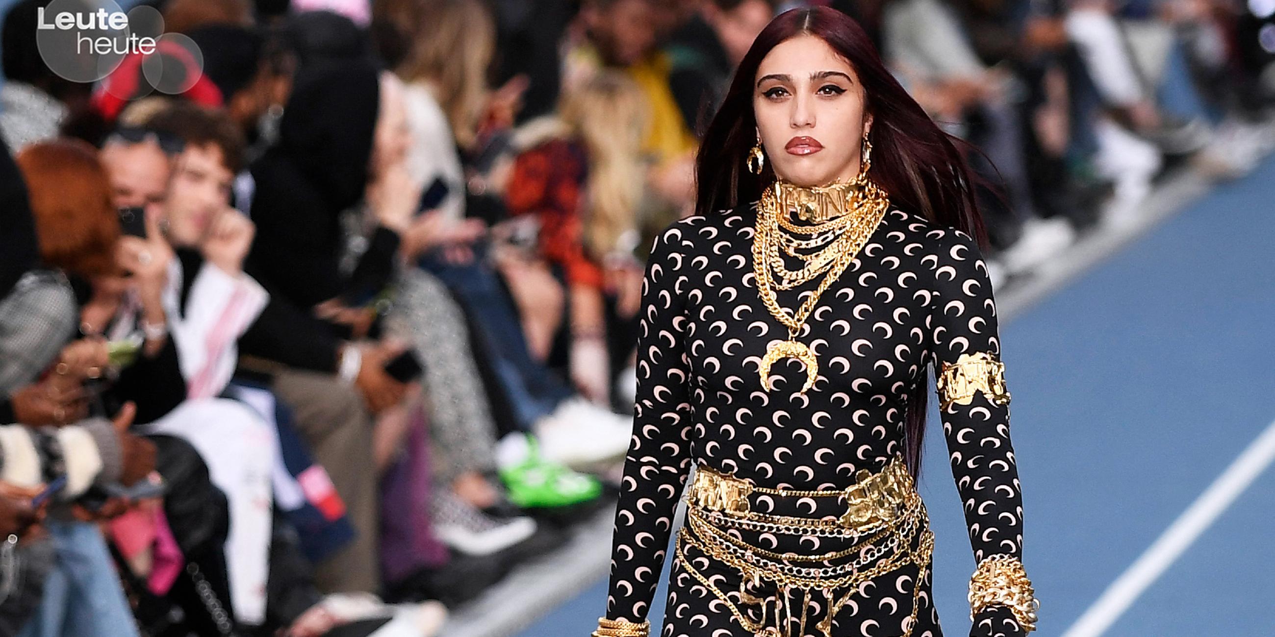 Lourdes Leon überzeugt bei ihrem Auftritt auf der Pariser Fashion Week. Die 25-jährige Tochter von Madonna arbeitet seit sechs Jahren erfolgreich als Model.