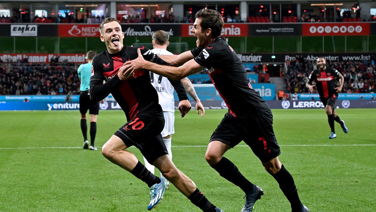 Leverkusen bleibt Spitzenreiter