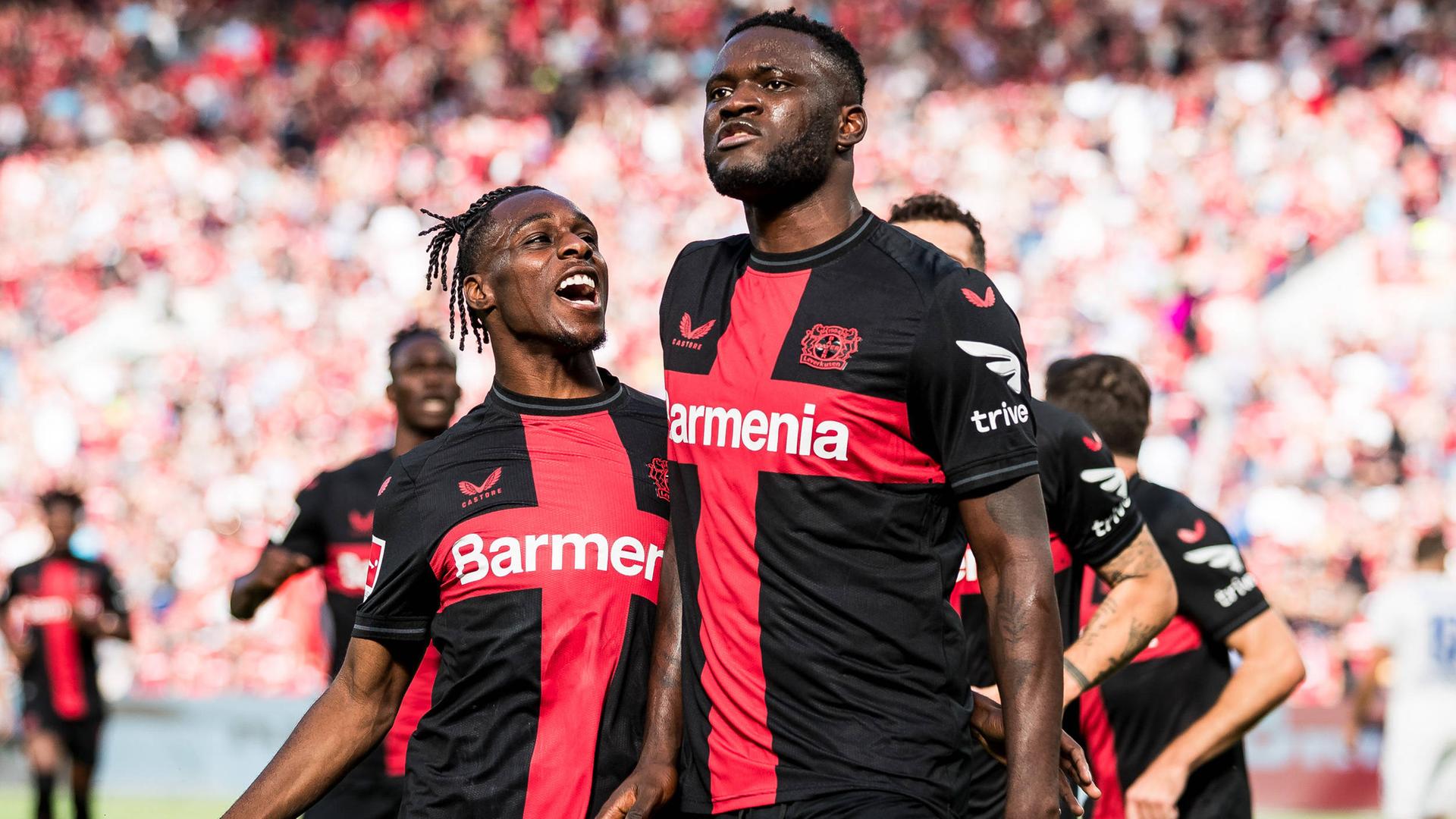 LeverkusensTorschütze Victor Boniface jubelt am 24.09.2023 zum 1:0.