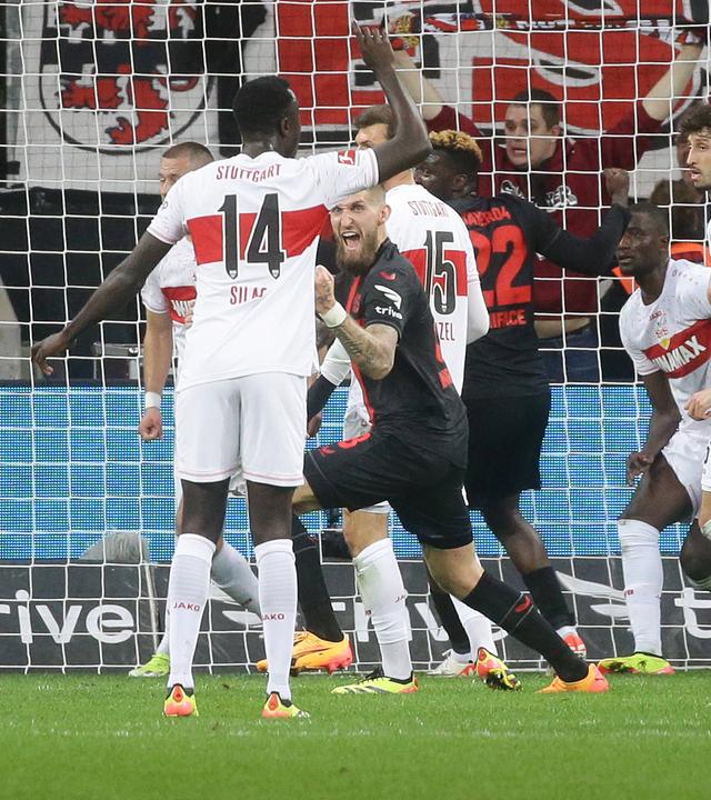 Leverkusens Robert Andrich jubelt nach seinem Treffer zum 2:2 gegen Stuttgart am 27.04.2024.