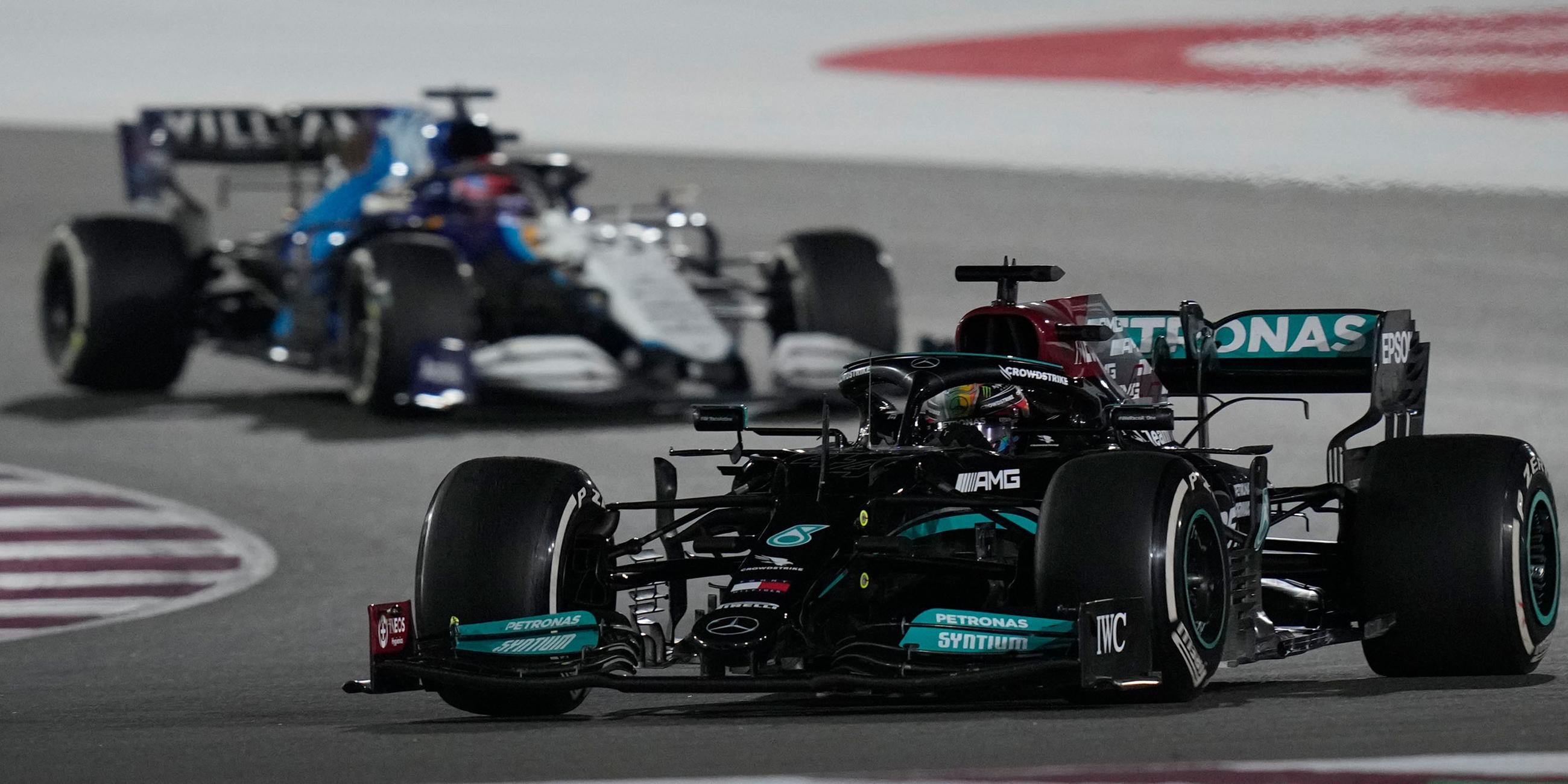 21.11.2021, Katar, Lusail: Motorsport, Formel-1-Weltmeisterschaft, Grand Prix von Katar: Mercedes-Pilot Lewis Hamilton aus Großbritannien in Aktion.