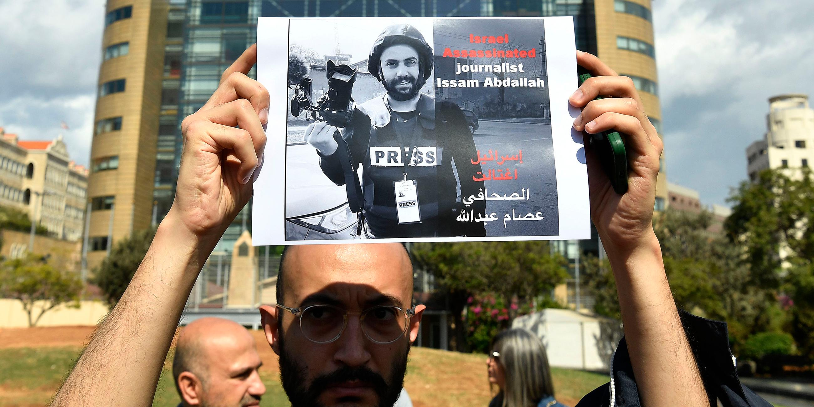 Foto des verstorbenen Reuters-Bildjournalisten Issam Abdallah