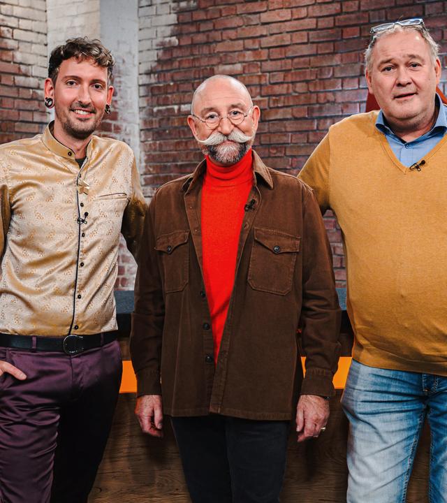 Fabian Kahl, Horst Lichter und Waldemar Lehnertz von Bares für Rares stehen vor der Kulisse