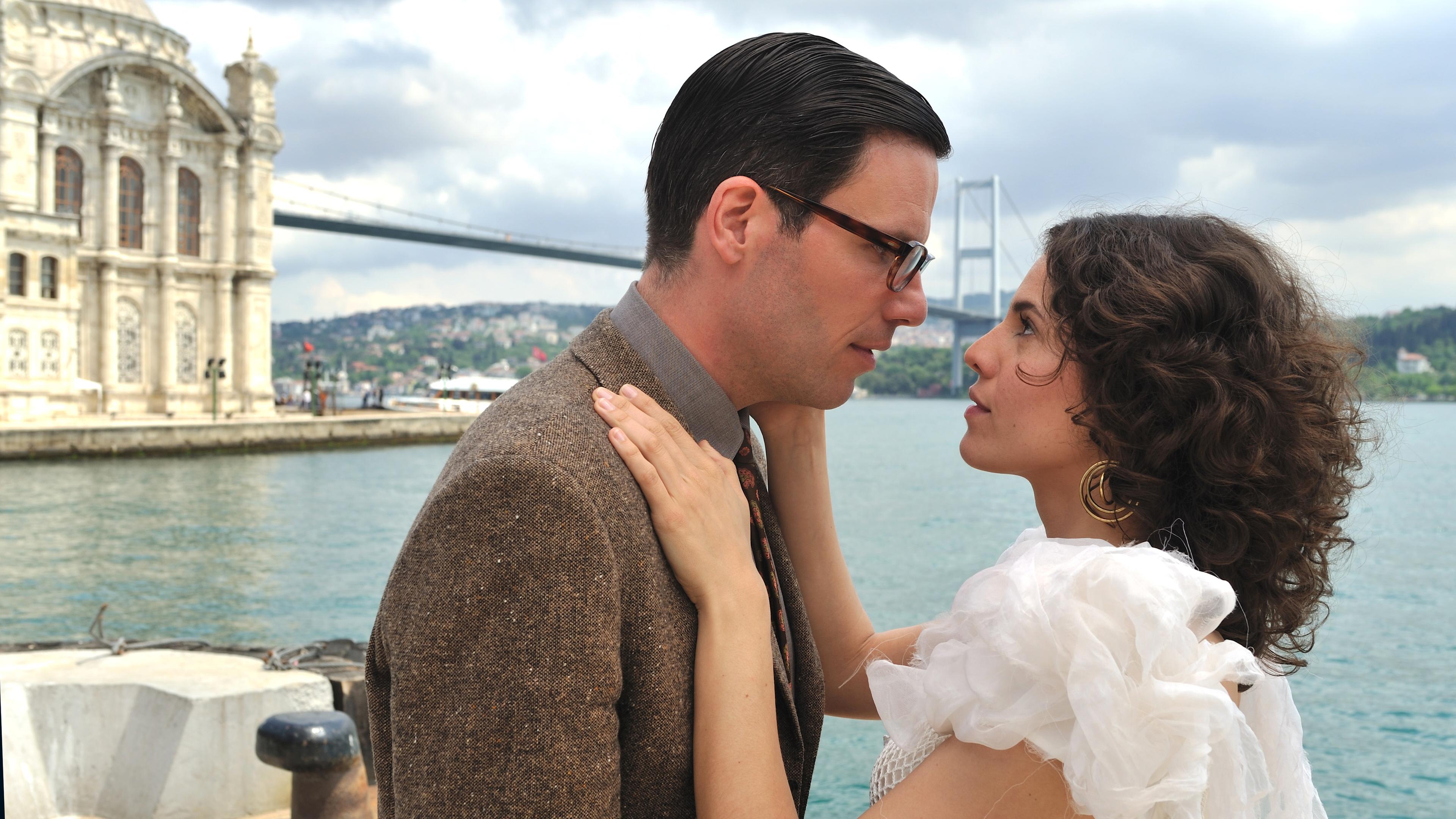 Happy End am Bosporus für Didem (Jasmin Gerat, re.) und Jakob(Tim Bergmann,li.)