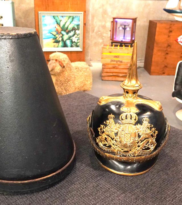 Pickelhaube eines bayerischen Infanterieoffiziers