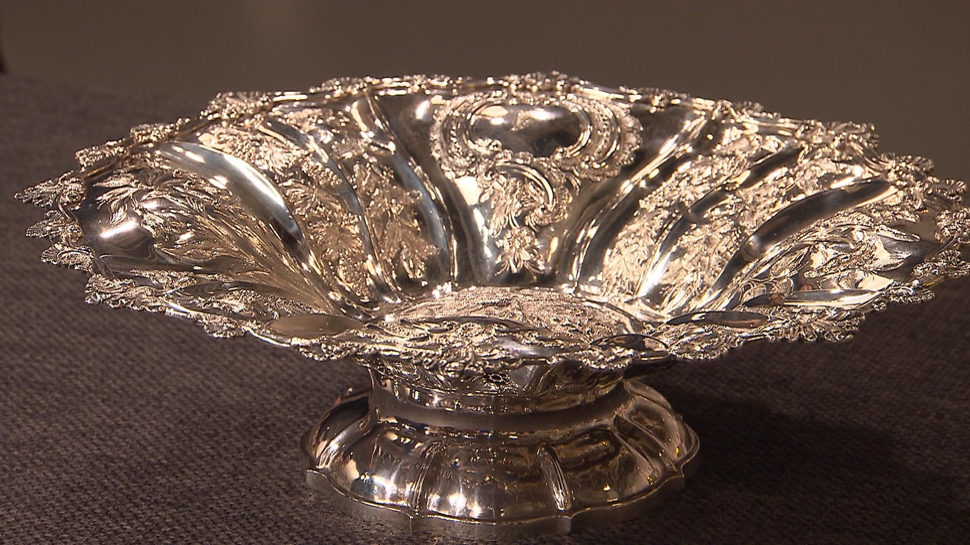 Eine antike Aufsatzschale.