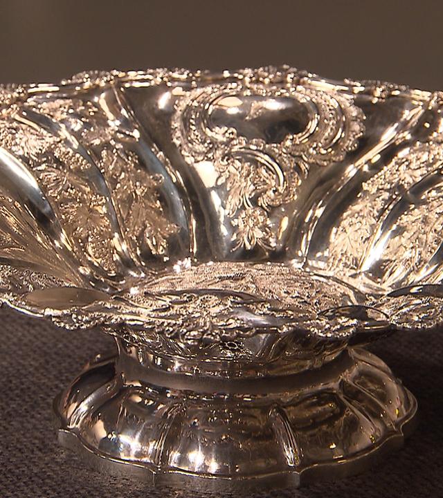 Eine antike Aufsatzschale.