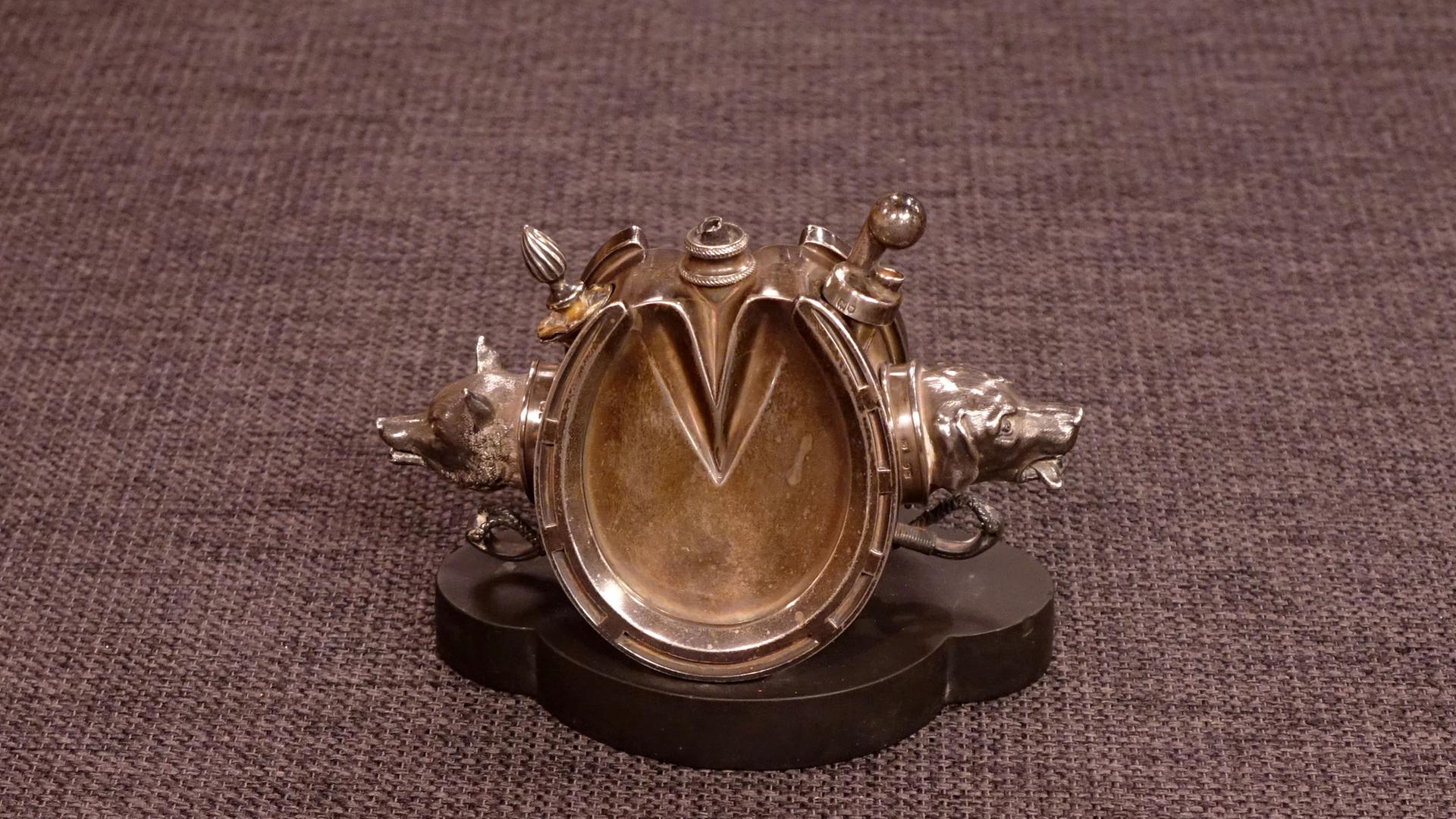 Ein altes Tischfeuerzeug.