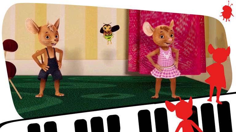 Jo, Minou und Naya stehen im Raum und singen zusammen.