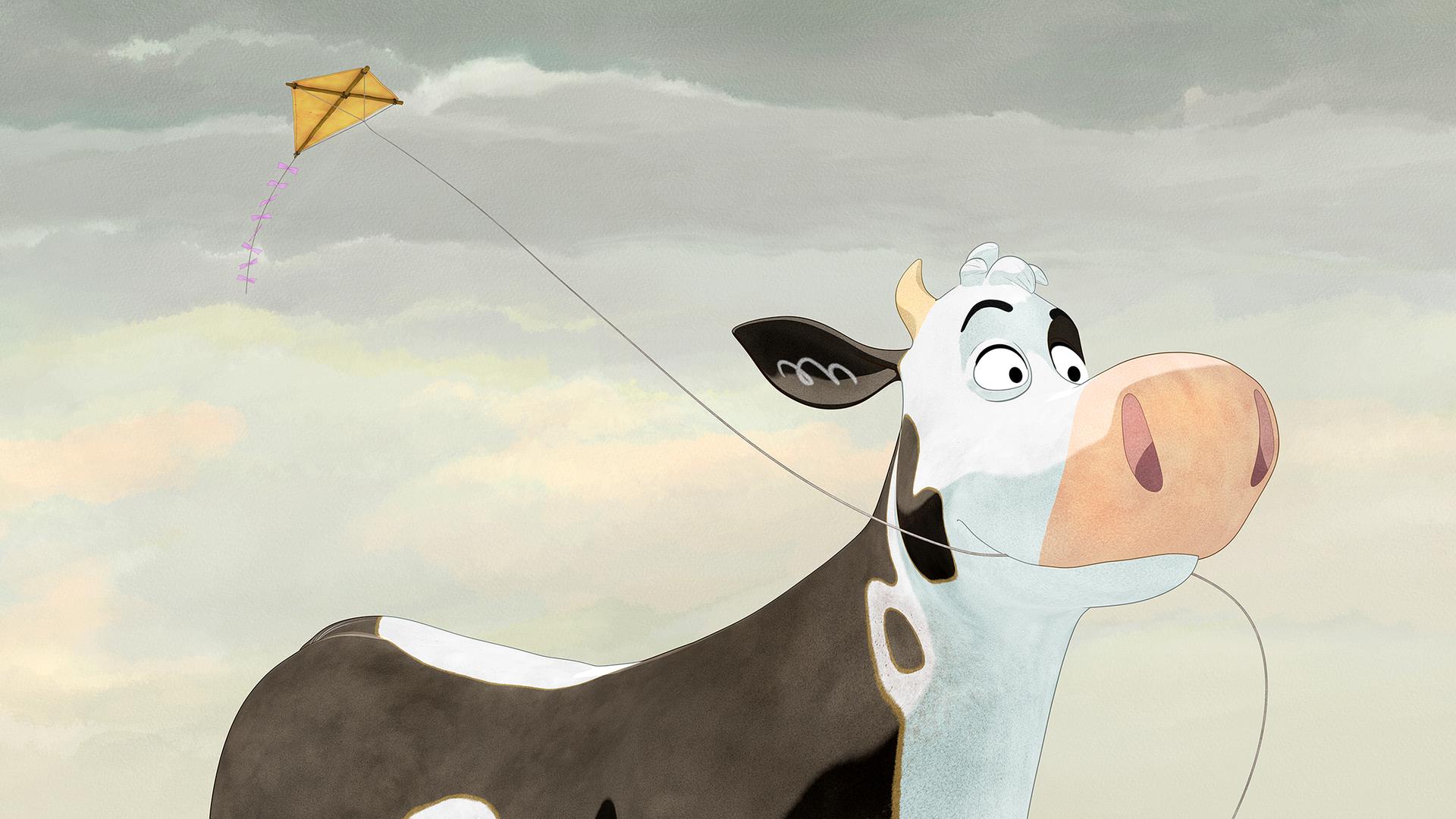 Lieselotte lächelt und hat die Schnur eines Drachen im Mund, der hinter ihr in der Luft fliegt.