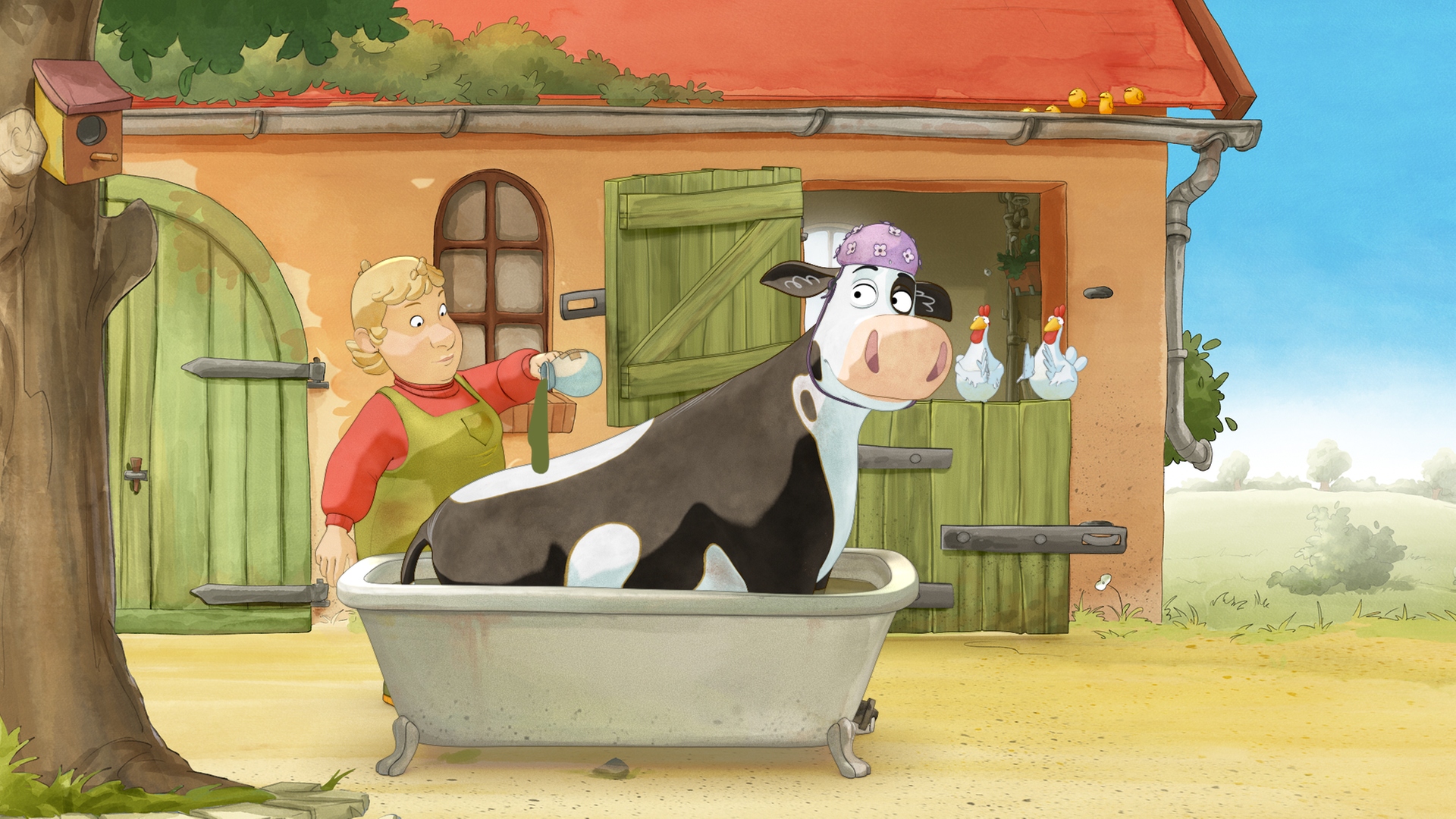 Lieselotte sitzt in einer Badewanne vor der Scheune. Die Bäuerin steht hinter ihr und träufelt einen grünen Saft auf die Kuh.