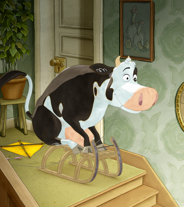 Lieselotte sitzt am oberen Absatz der Treppe auf einem Holzschlitten. Sie hat die Schnur ihres Drachen im Mund.