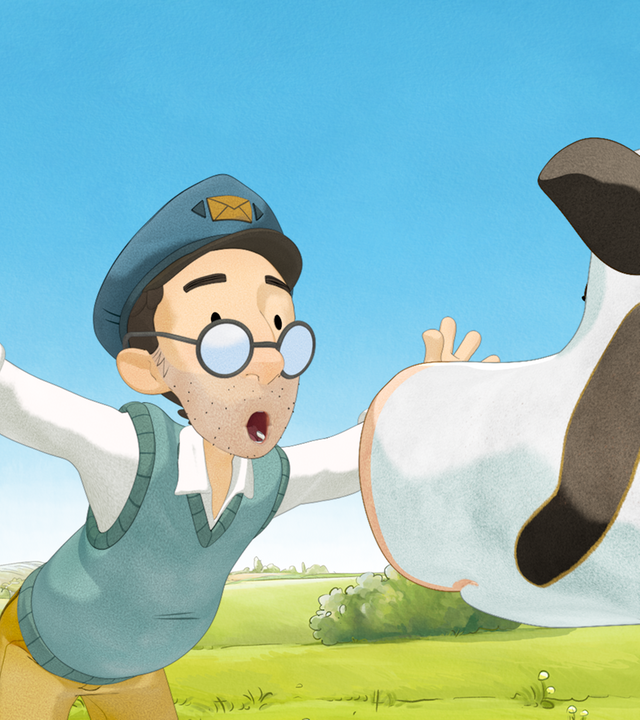 Der Postbote versucht Lieselotte zu erschrecken. Er steht mit aufgerissenem Mund und weit ausgestreckten Armen vor ihr.