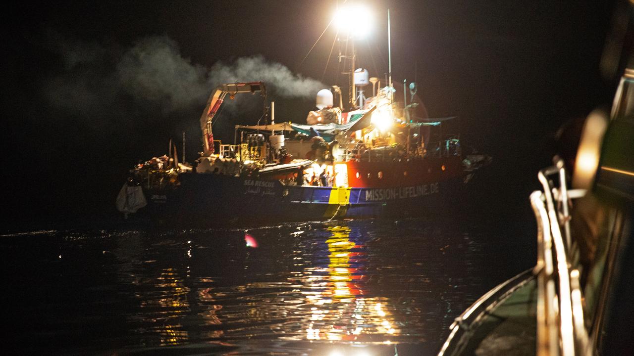 Mehr als 230 Flüchtlinge an Bord: "Lifeline" darf in Malta anlegen ...