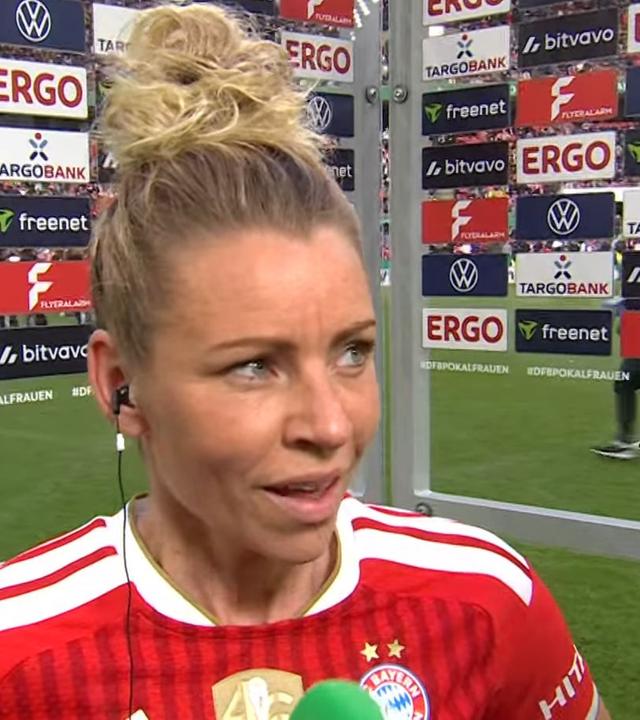 Bayern Münchens Spielerin Linda Dallmann im ZDF-Interview nach dem gewonnenen Pokalfinale