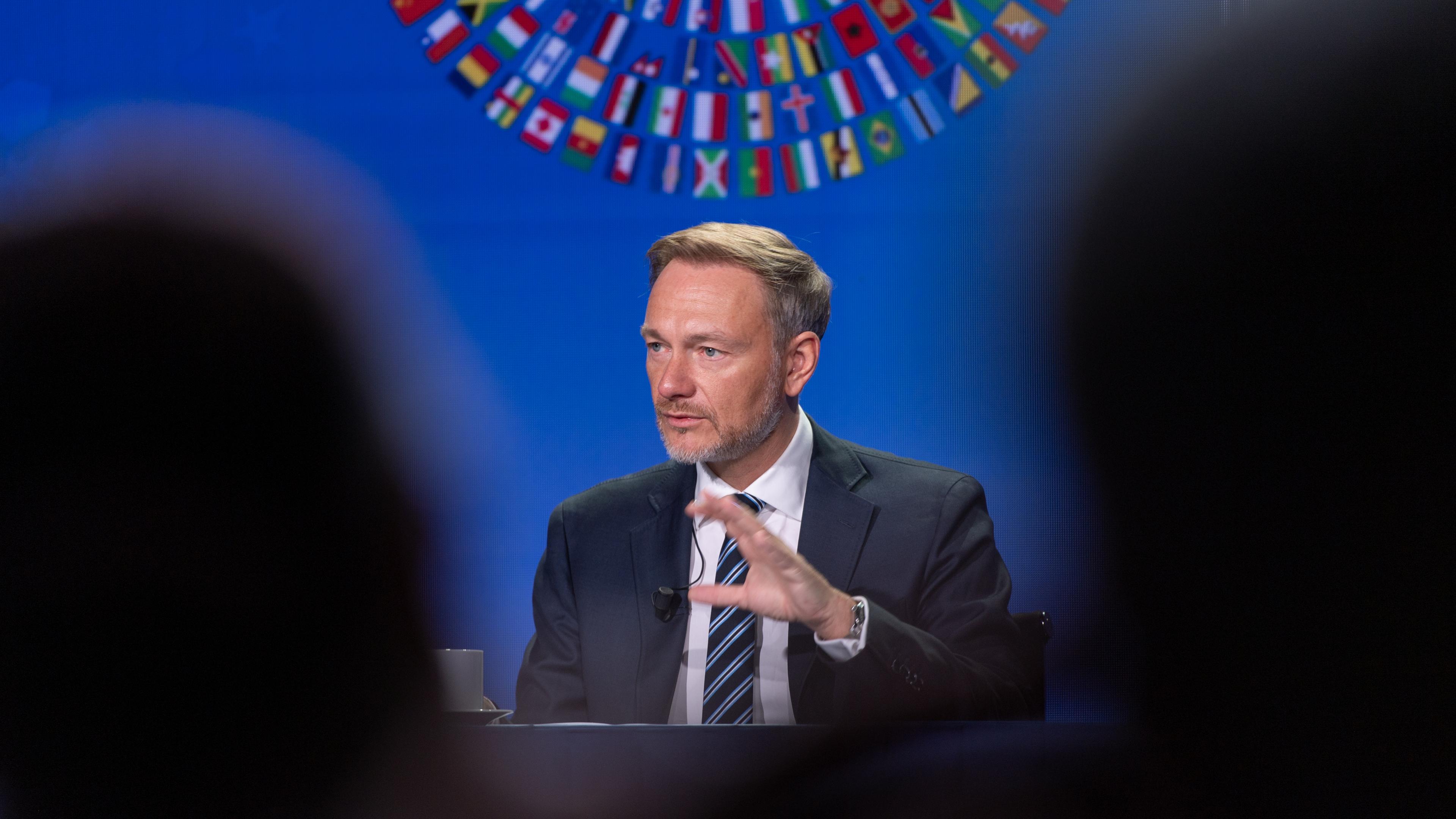 Christian Lindner bei einer Pressekonferenz bei der Jahrestagung des Internationalen Währungsfonds