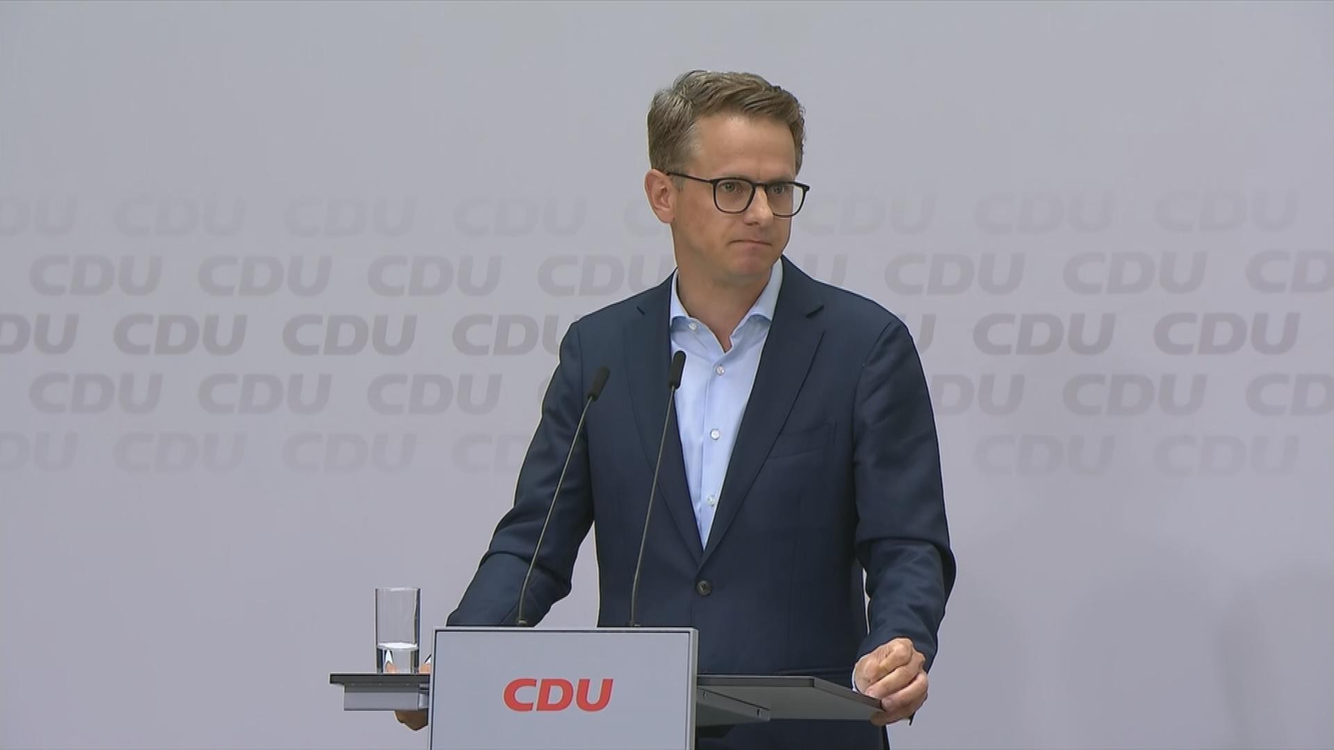 Auf dem Bild ist der neue Generalsekretär der CDU zu sehen.