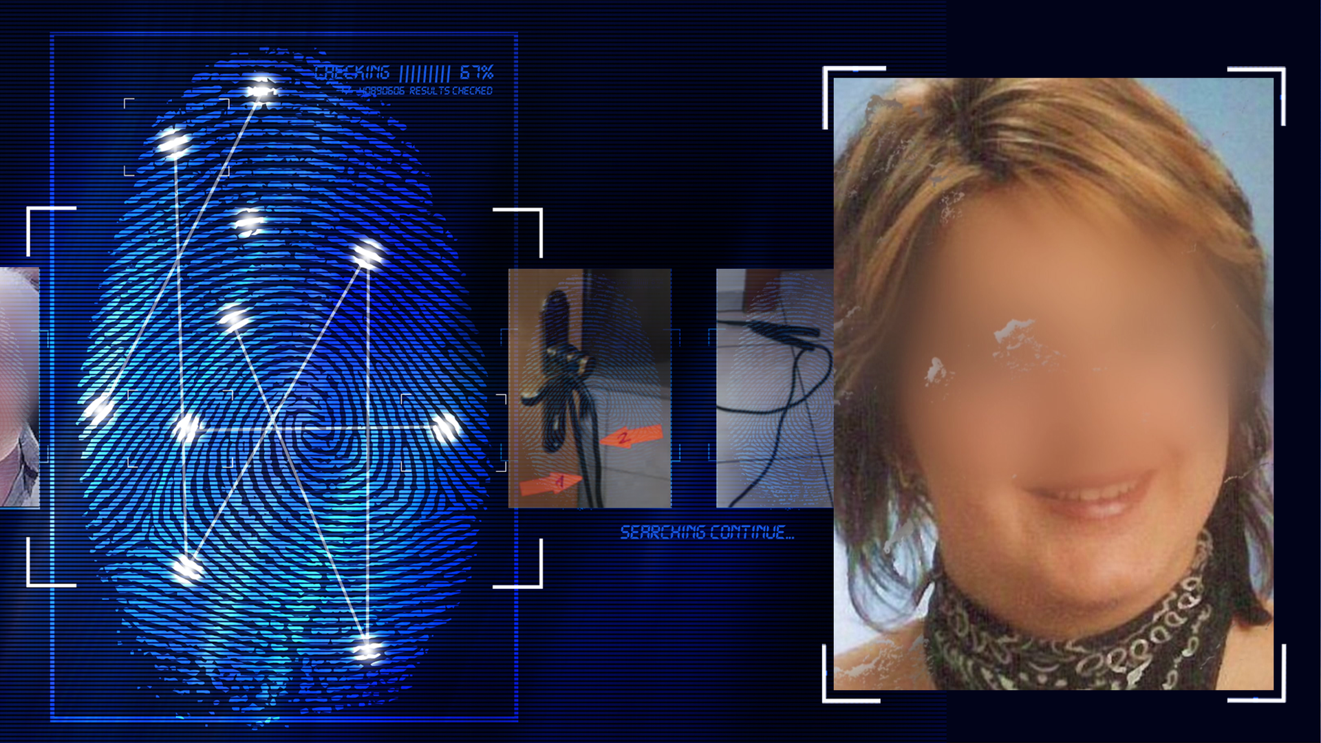 Portraitfoto einer Frau. Sie lächelt seitlich rechts an der Kamera vorbei. Sie hat dunkelblondes ca. 20 cm langes Haar. Das Gesicht wurde technisch verfremdet. Sie trägt ein schwarzes Halstuch mit weißem Muster. Der Hintergrund des Bildes stellt sich hellblau dar. Links daneben: Lichtschematische Darstellung eines Fingerabdrucks.