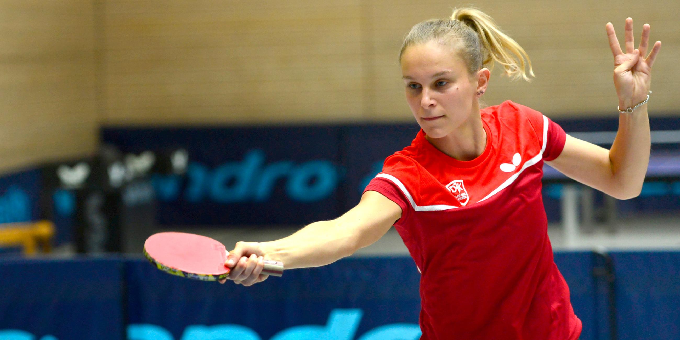Lisa Michajlova von der DJK BWA spielt in der Tischtennis Damen-Regionalliga in Witten am Sonntag, 04.09.2022.