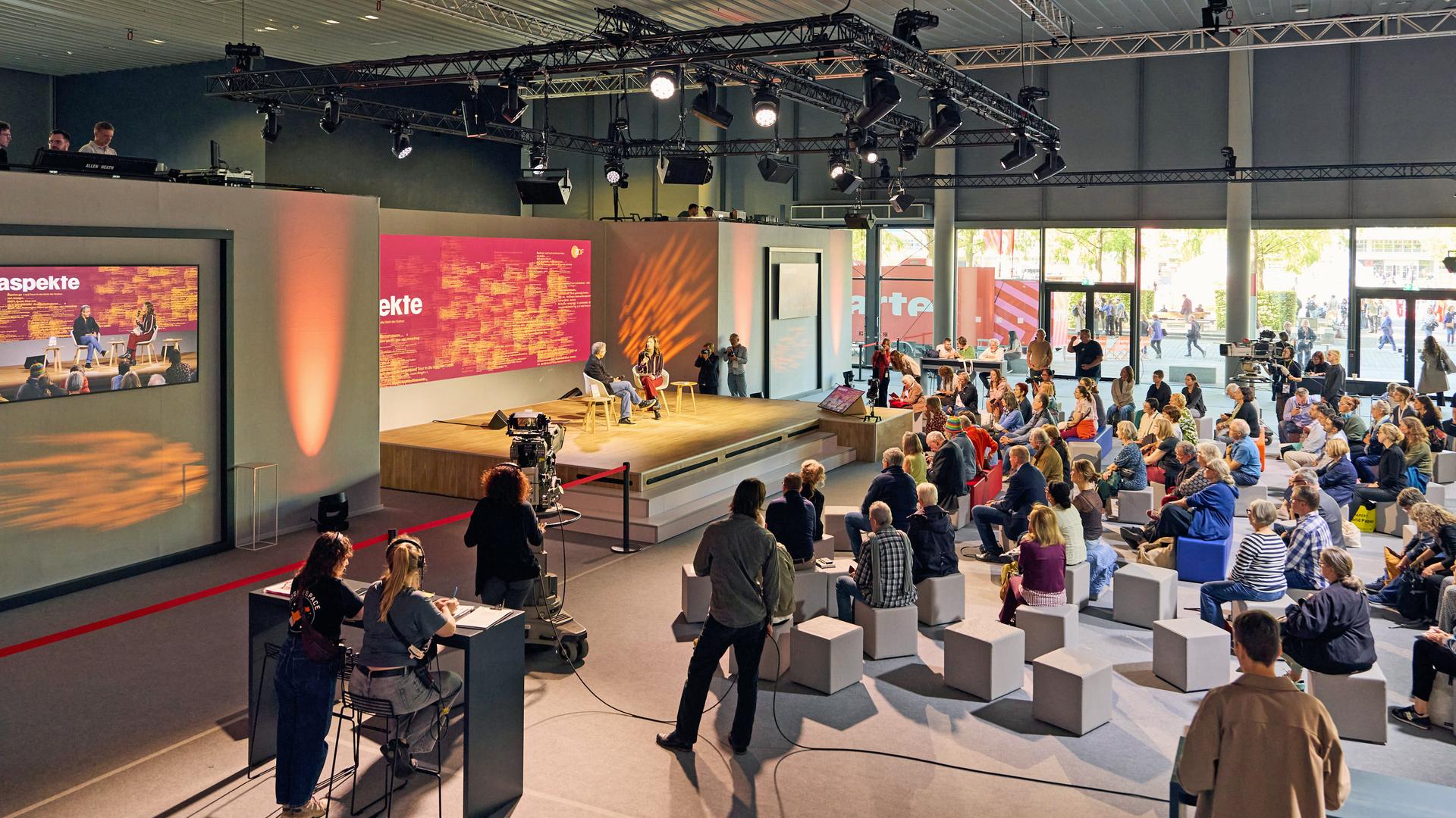 Die Literaturbühne von ARD, ZDF und 3sat auf der Frankfurter Buchmesse