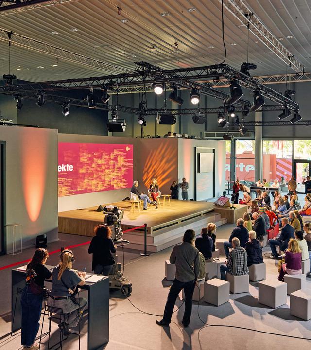 Die Literaturbühne von ARD, ZDF und 3sat auf der Frankfurter Buchmesse