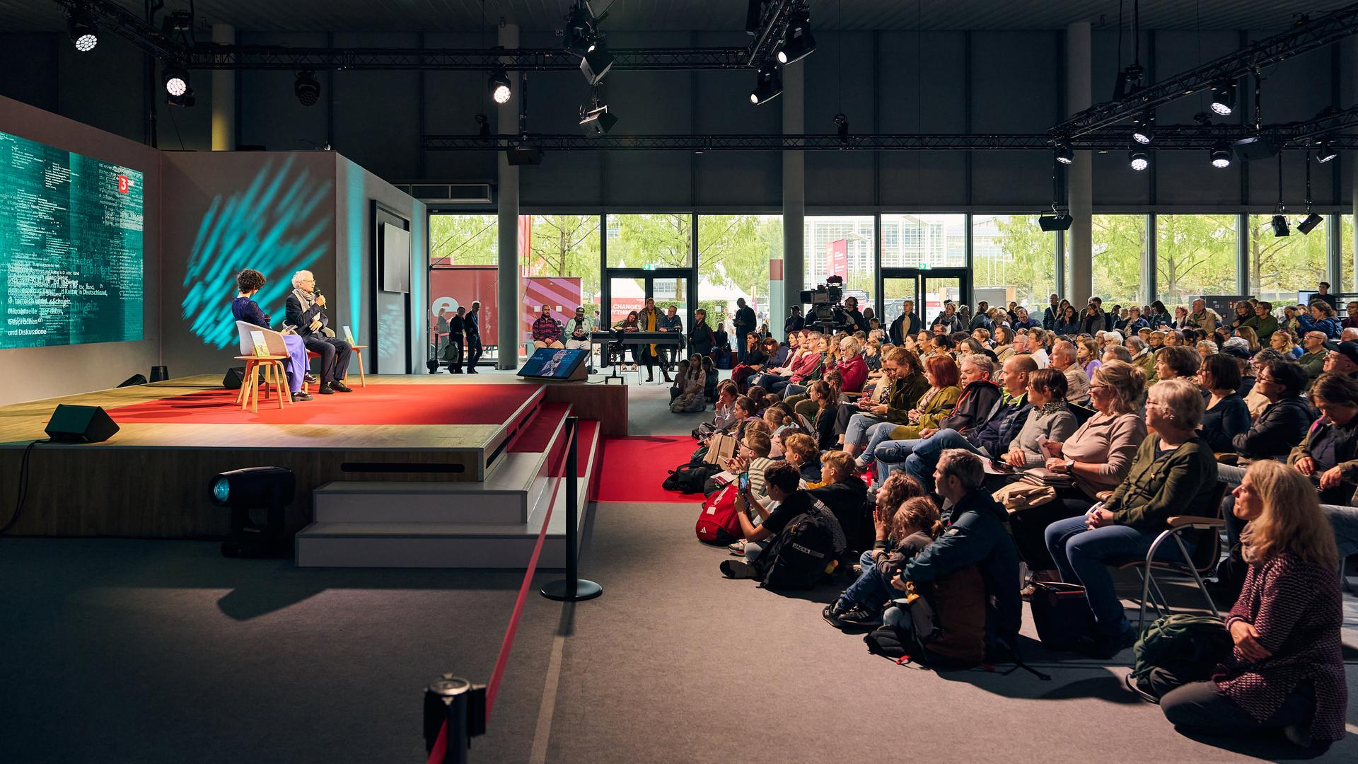 Die Literaturbühne von ARD, ZDF und 3sat auf der Frankfurter Buchmesse