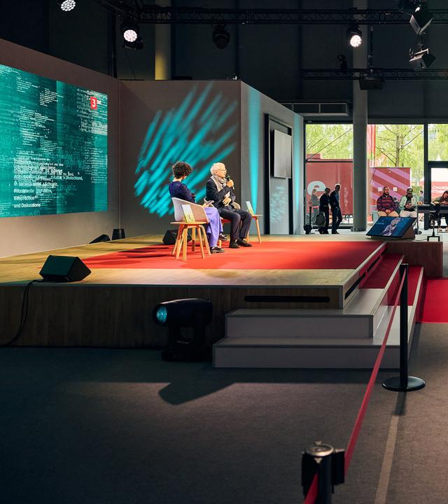 Die Literaturbühne von ARD, ZDF und 3sat auf der Frankfurter Buchmesse