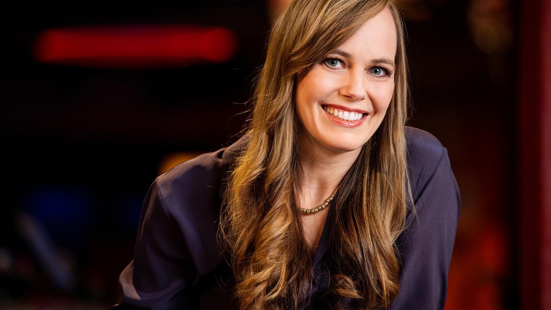 Portrait der Moderatorin Nicola Steiner