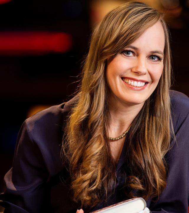 Portrait der Moderatorin Nicola Steiner