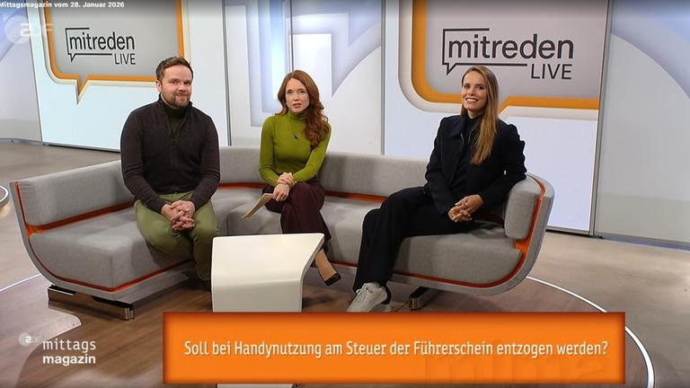 ZDF-Mima Moderatoren auf Couch: Benjamin Stöwe, Mirjam Meinhardt und Lili Engels