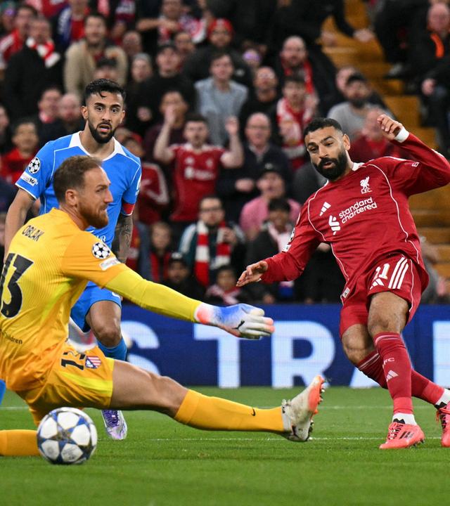 Mohamed Salah (11, Liverpool) trifft zum 2:0 gegen Atlético Madrid.
