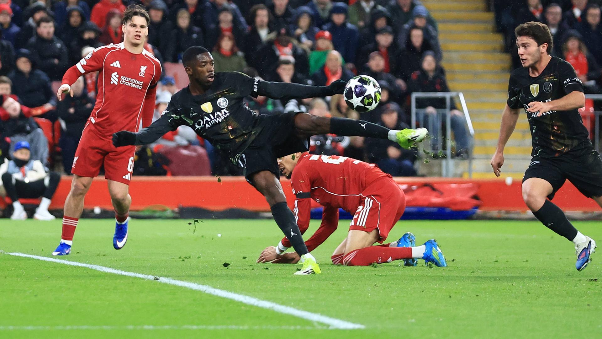 Dembele Ousmane beim Torschuss