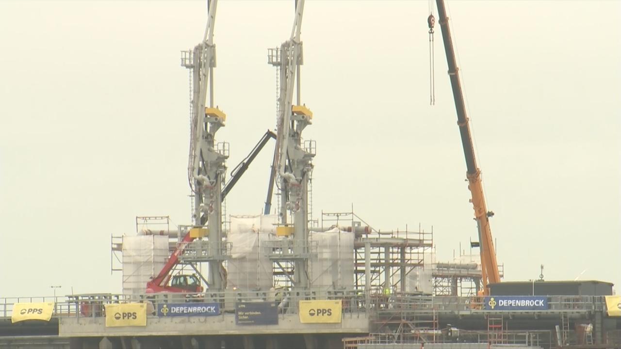 heute in Deutschland - LNG-Terminal fertig - ZDFheute